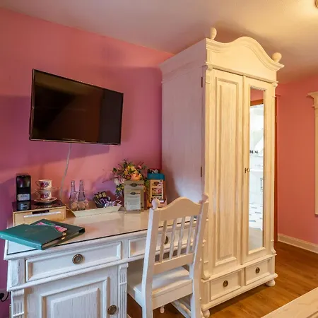 Hotel The Little Britain Themed One Of A Kind In Europe 4*