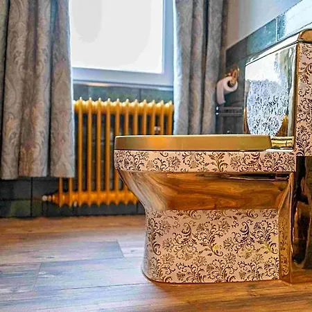 The Little Britain Themed One Of A Kind In Europe 4* Vettelschoß