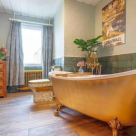 Hotel The Little Britain Themed One Of A Kind In Europe Vettelschoß
