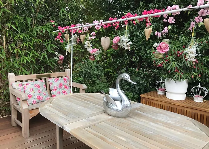 The Little Britain Themed One Of A Kind In Europe Hotell Vettelschoß