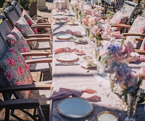 מלון The Little Britain Themed One Of A Kind In Europe